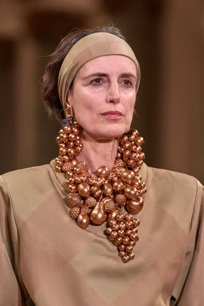 Look 50